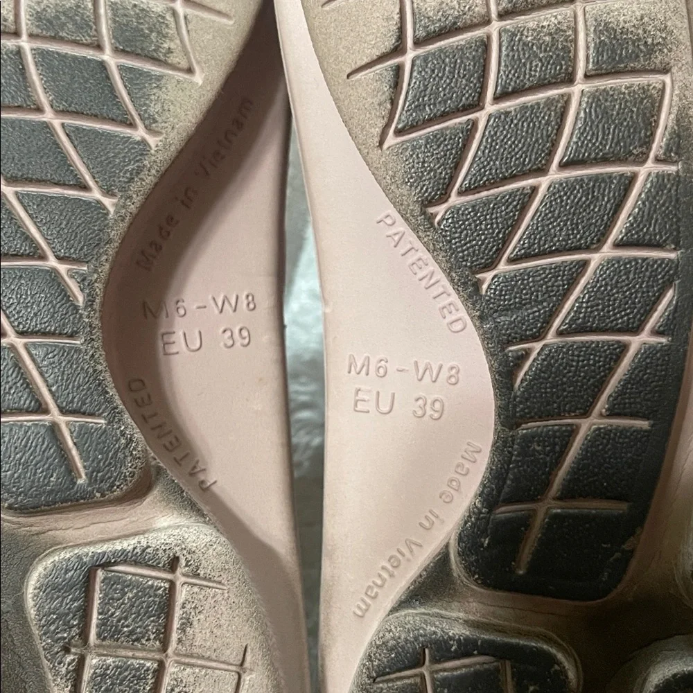 Oofos Mauve Slide Sandals | Size 8